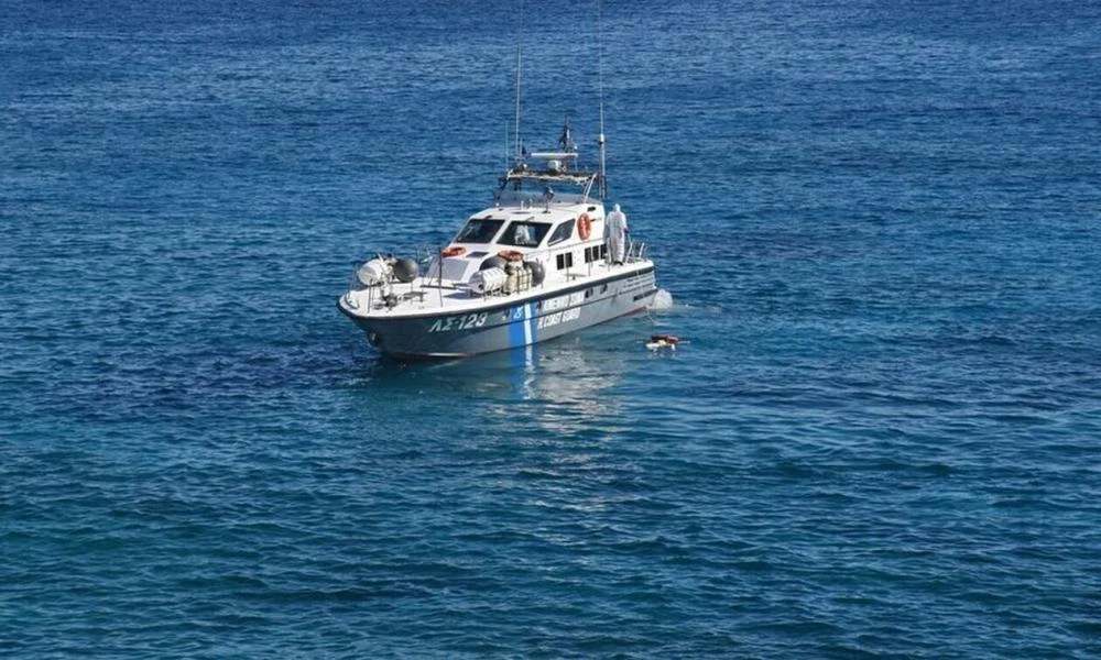 Μάνη: Μηχανικό πρόβλημα σε πλοίο - Μπλέχτηκε ο κάβος στην προπέλα του